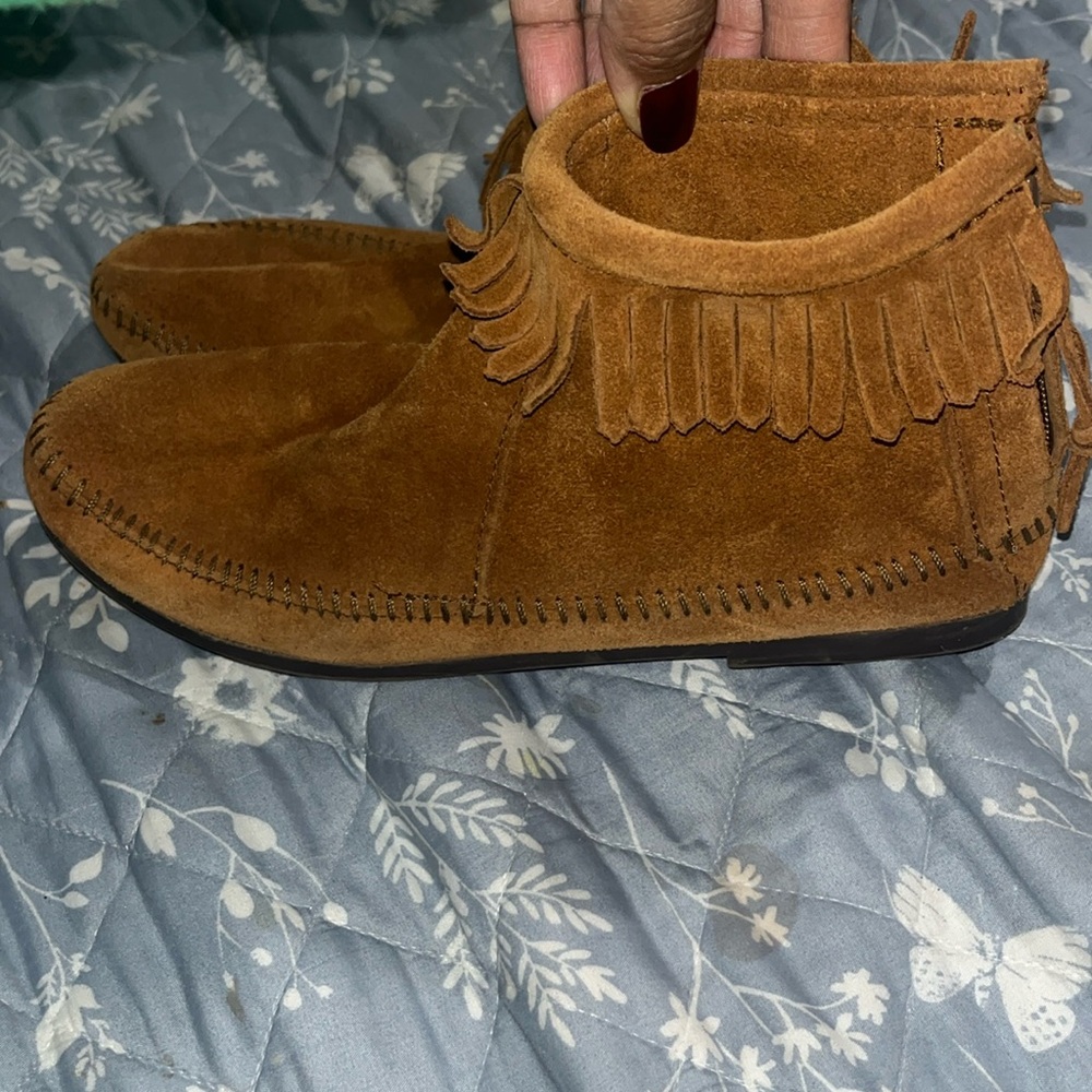 Minnetonka moccasin boots